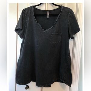 Torrid vneck black / gray mineral wash pocket tee. Worn 1 time.